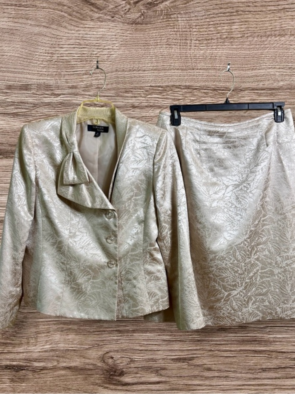 Collections by Le Suit champagne, silver skirt suit size 12